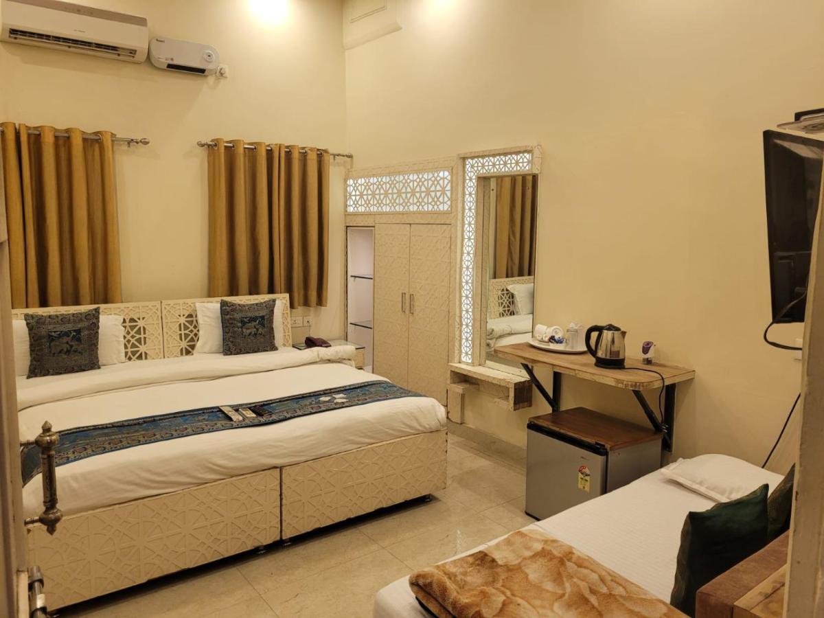 Hotel Temple On Ganges Varanasi Exterior foto