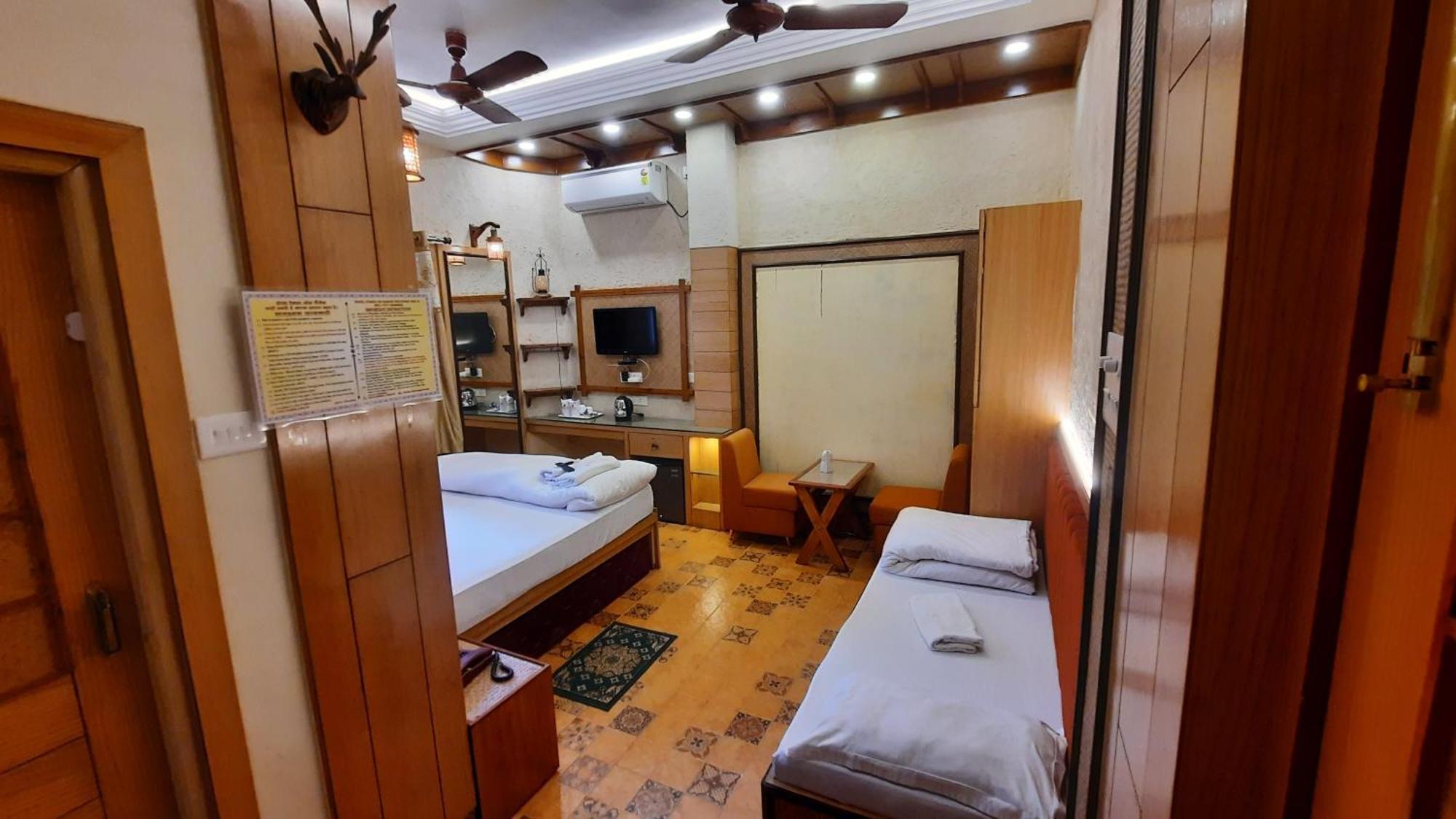 Hotel Temple On Ganges Varanasi Exterior foto